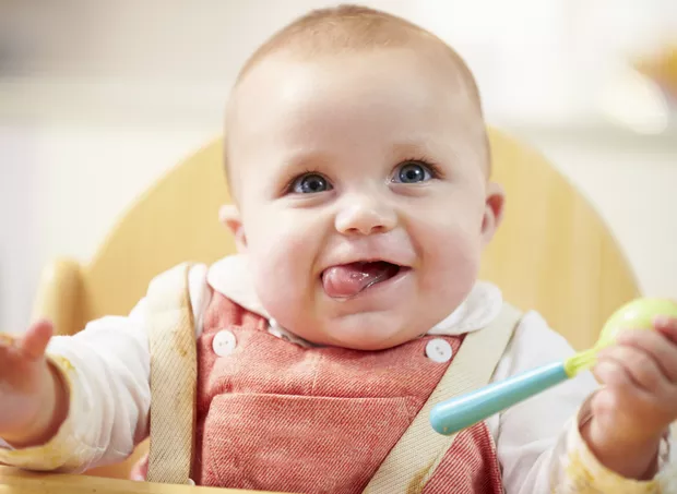 Alimentação do bebé dos 0 aos 6 meses: amamentação, fórmula e introdução alimentar